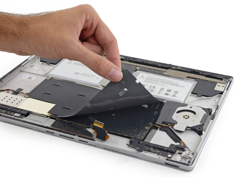 Illustration for article titled El Surface Book se deja ver por dentro, y es casi imposible de reparar